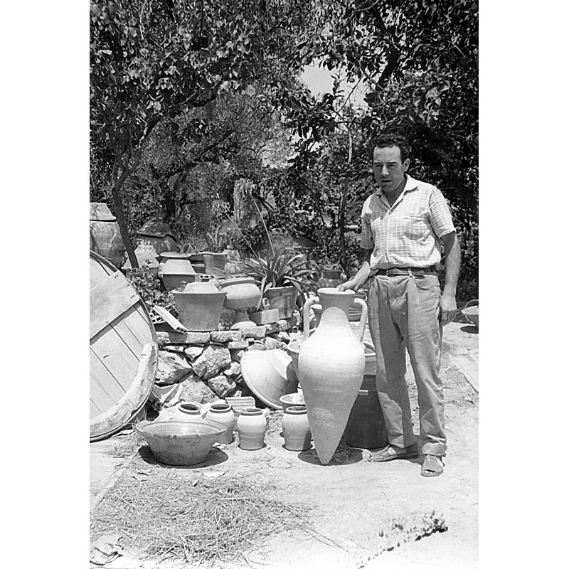 Vicente Prats Marhuenda en el terreno de su taller.