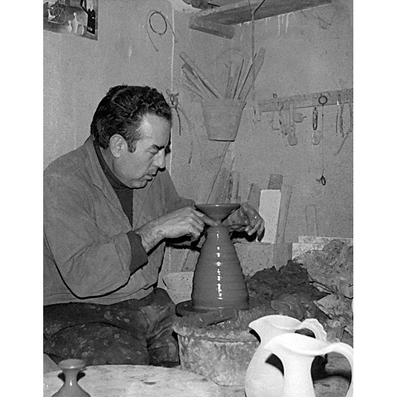 Vicente Prats Marhuenda trabajando con el torn