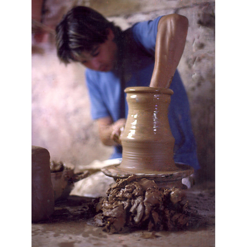Juanmi Berenguer trabajando con el torno - 3