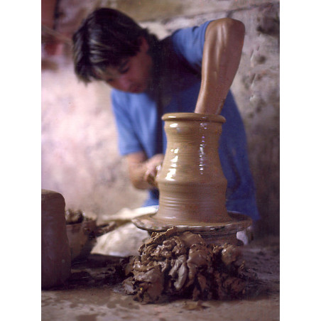 Juanmi Berenguer trabajando con el torno - 3