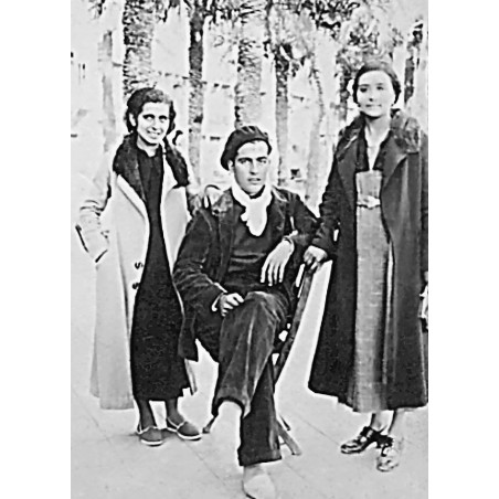 Alberto Berenguer en compañía de Teresa "Fresquita"y Amparo de "Asensiet"