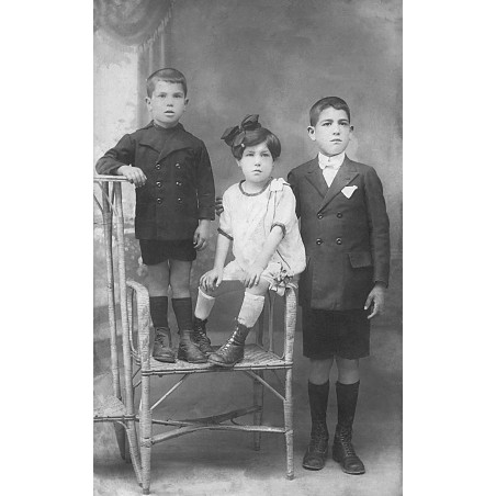 Adrian Berenguer con su hermana y hermano Fernando