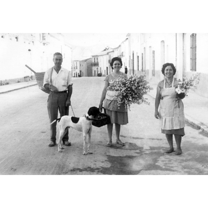 Joaquín Sendra Torrens, cassoler, con su hermana Amparo y su esposa