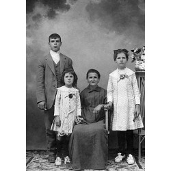 Teresa Martínez Aranda,...