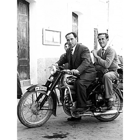 Salvador Escrivá "Blanquet" con el "Pataquero"