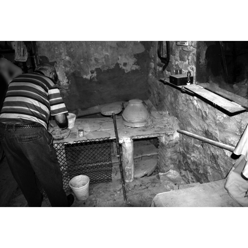 Salvador Sendra "Barber"  con el torn de su taller - 2