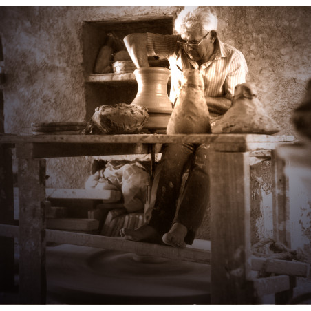 Vicente Berenguer "Machín" trabajando con el torno - 3