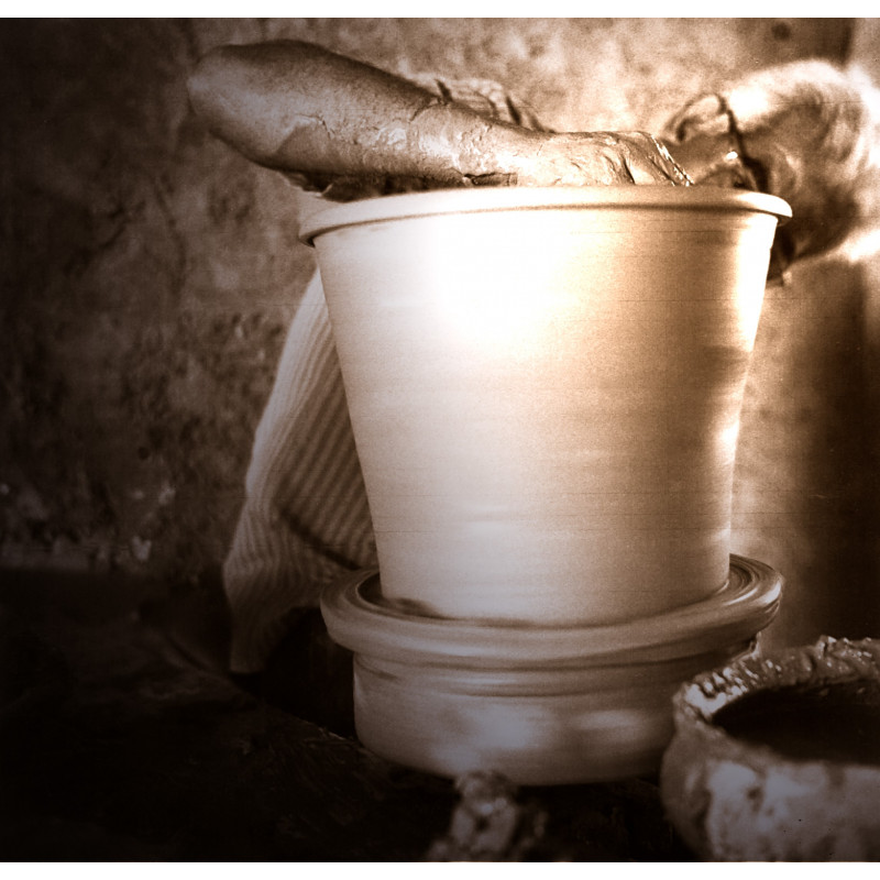 Vicente Berenguer "Machín"  trabajando con el torno - 1