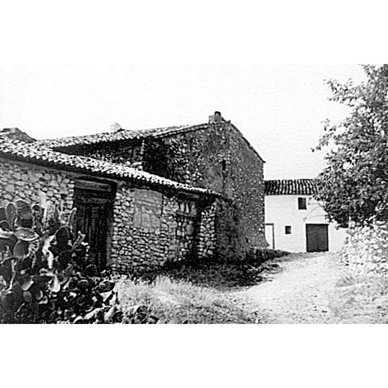 Restos del horno del tío Xoxim detrás del actual Rte Ca Morell de Orbeta