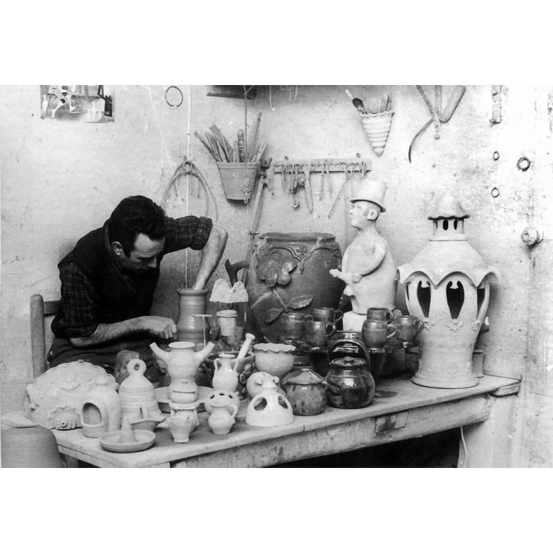 Vicente Prats Marhuenda "el Sord" en su taller - 1