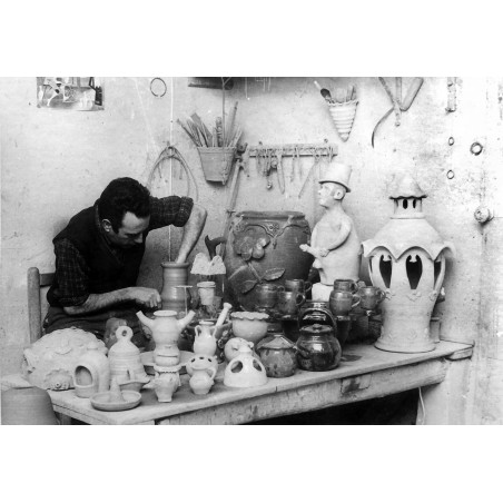 Vicente Prats Marhuenda "el Sord" en su taller - 1