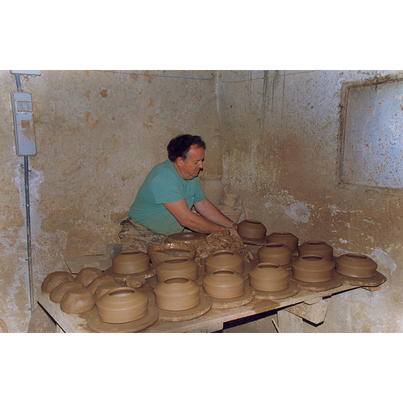 Joaquín Prats Caravaca en el taller de Fernando y Juan Miguel Berenguer.