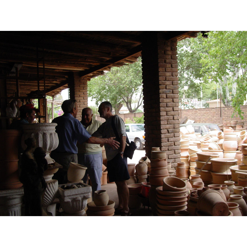 Los Fluixà en el terreno de la alferería en Mendoza