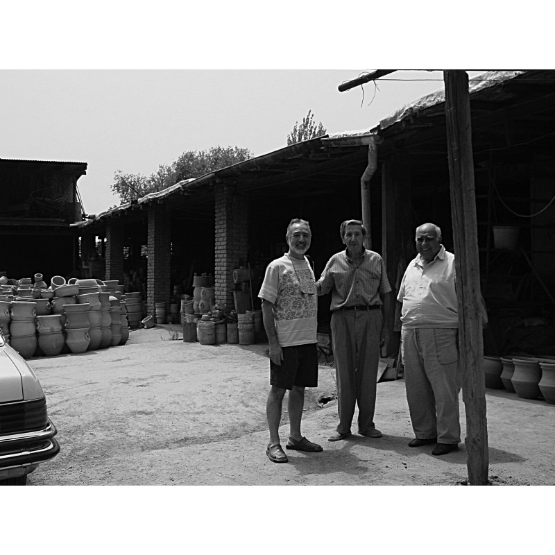 Manolo Cervera en compañía de Emilio Fluixà en la alferería Fluixà de Mendoza