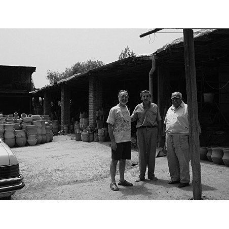 Manolo Cervera en compañía de Emilio Fluixà en la alferería Fluixà de Mendoza