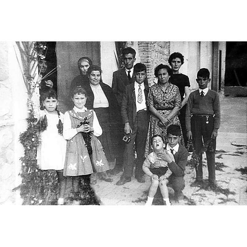 La familia Berenguer en la primera comunión de Mari Carmen Berenguer Escrivá