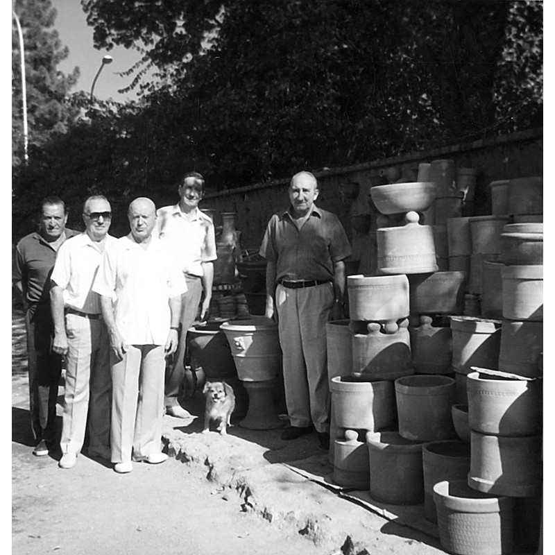 Los Fluixà Torrens en su fábrica de cerámica en Mendoza (Argenitana)