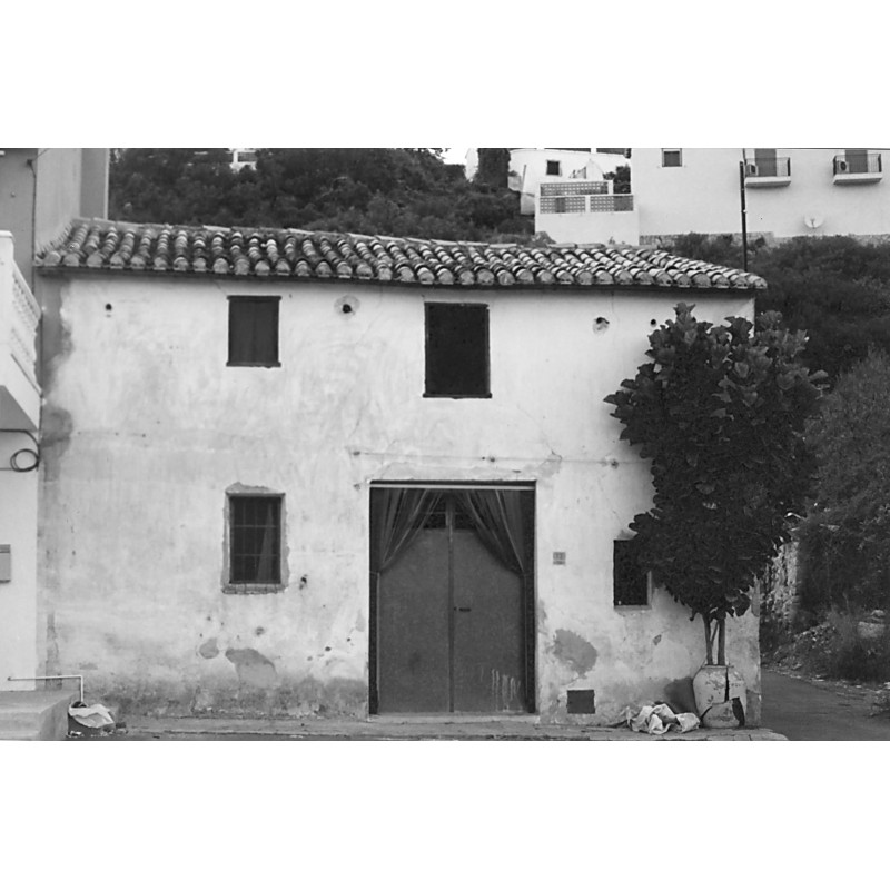 La parte delante del taller de Pepe Oliver Berenguer